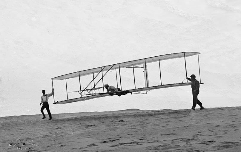 Братья Орвилл и Уилбур Райт – известные лётчики, изобретатели, конструкторы, открывшие эру авиации