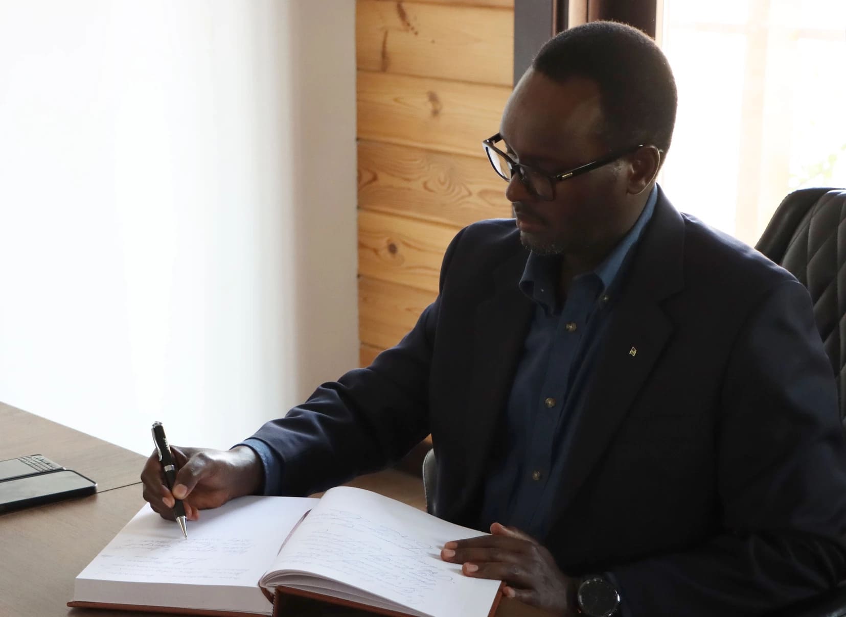 Эммануэль Хатегека, посол Руанды в ОАЭ оставил отзыв в гостевой книге