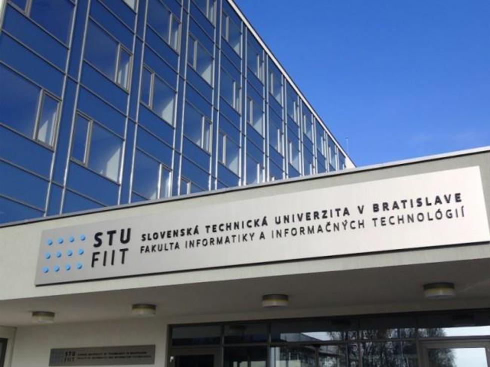 Факультет информатики и информационных технологий СТУ в Братиславе